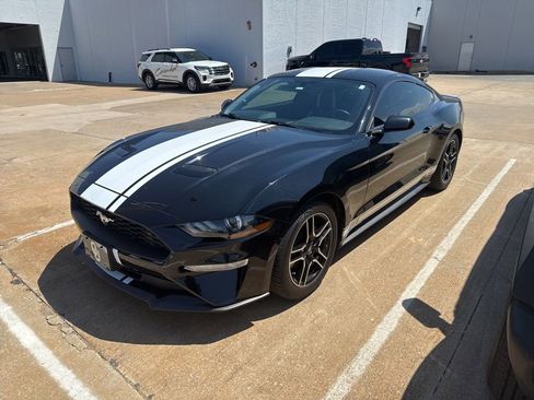 Used 2020 Ford Mustang Coupe RWD image 3