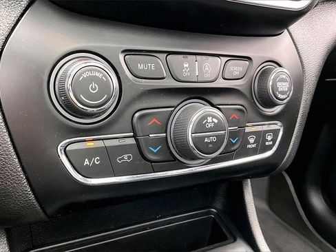 Used 2021 Jeep Cherokee Limited w/ Elite Package image 31