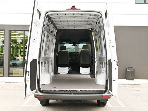 Used 2022 Mercedes-Benz Sprinter 2500 image 10