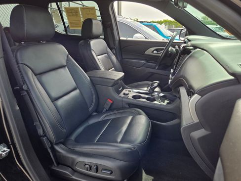 Used 2023 Chevrolet Traverse LT w/ LT Premium Package AWD/4WD image 18