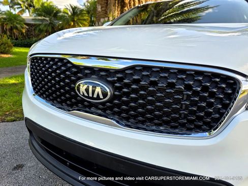 Used 2017 Kia Sorento LX image 50