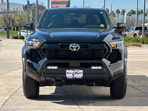 Certified 2025 Toyota Tacoma TRD Off-Road image 11