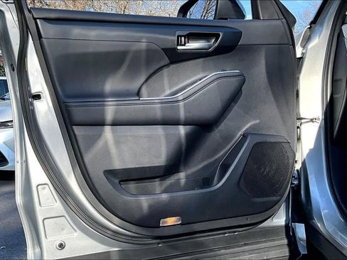 Certified 2025 Toyota Highlander XLE image 21