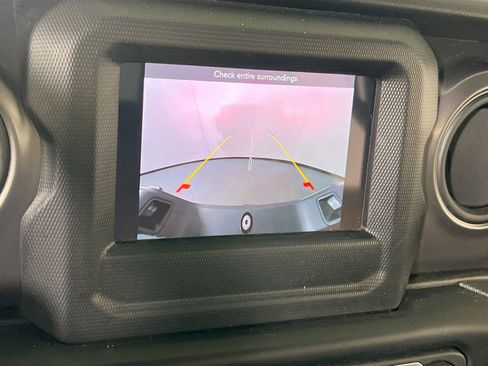 Used 2023 Jeep Gladiator Sport image 13