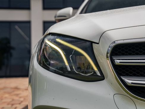 Used 2017 Mercedes-Benz E 300 4MATIC image 9