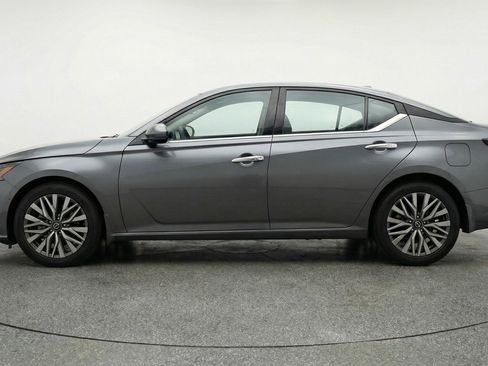 Used 2025 Nissan Altima 2.5 SV image 5
