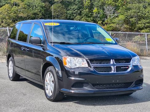 Used 2018 Dodge Grand Caravan SE w/ UConnect Hands-Free Group image 1