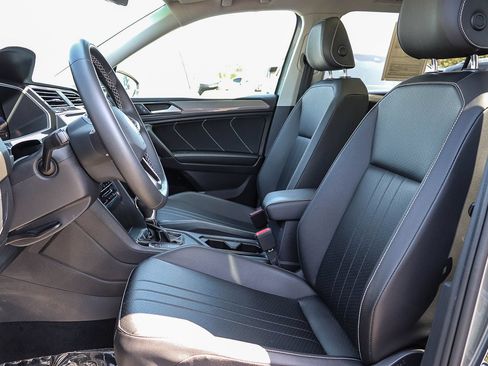 Certified 2022 Volkswagen Tiguan SE w/ Panoramic Sunroof Package FWD image 18