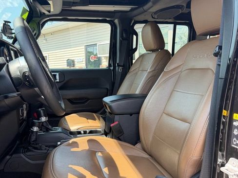 Used 2023 Jeep Wrangler Unlimited Sahara w/ Cold Weather Group AWD/4WD image 10