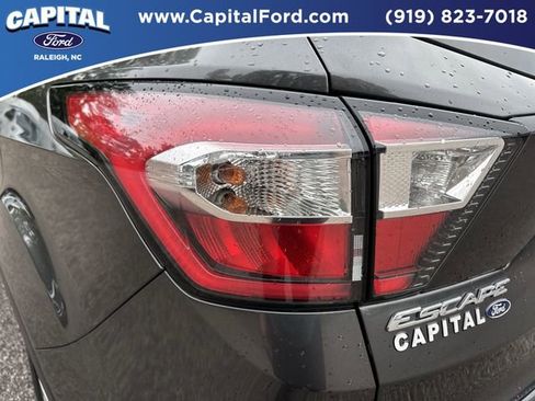Used 2017 Ford Escape SE w/ SE Cold Weather Package AWD/4WD image 15