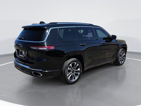 Used 2022 Jeep Grand Cherokee L Overland w/ Luxury Tech Group IV AWD/4WD image 3
