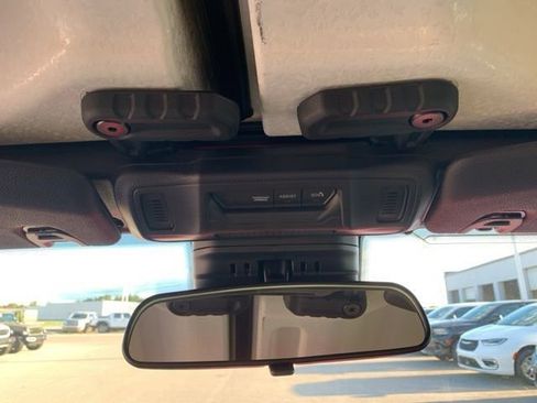 New 2025 Jeep Gladiator Rubicon image 18