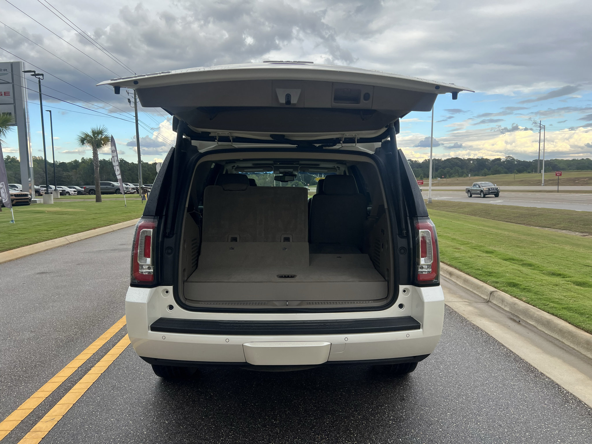 Used 2015 GMC Yukon SLT w/ Open Road Package RWD image 9