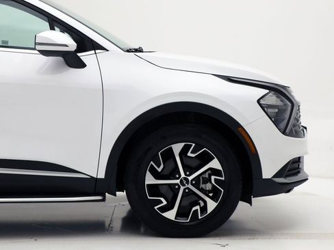 Used 2023 Kia Sportage EX image 4