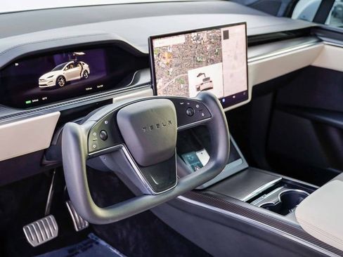 Used 2023 Tesla Model X Plaid image 25