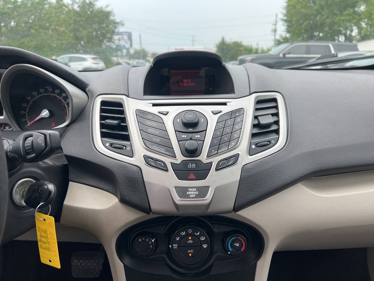 Used 2013 Ford Fiesta SE FWD image 15