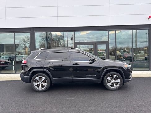 Used 2019 Jeep Cherokee Limited image 2