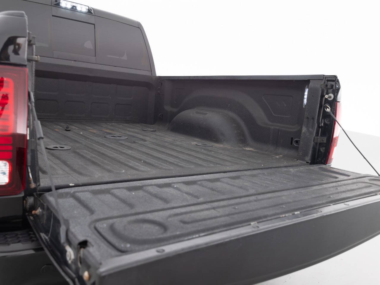 Used 2018 RAM 3500 Laramie w/ Sport Appearance Group AWD/4WD image 43