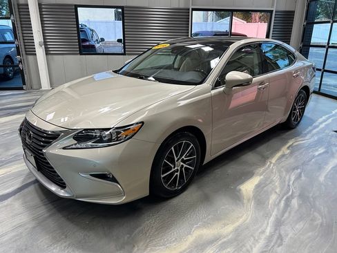 Used 2016 Lexus ES 350 w/ Luxury Package w/Wood Trim FWD image 39