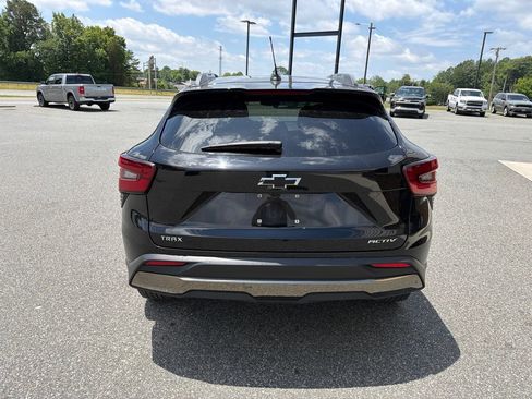 Used 2024 Chevrolet Trax ACTIV FWD image 7