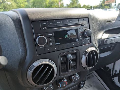Used 2015 Jeep Wrangler Unlimited Sport w/ Quick Order Package 24S AWD/4WD image 20