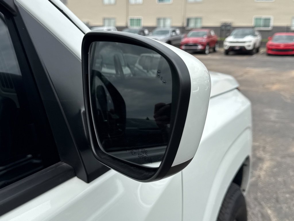 Used 2025 Nissan Frontier SV RWD image 37