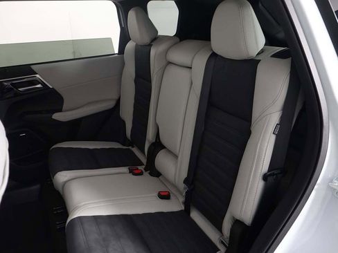 New 2026 Mitsubishi Outlander SE image 33