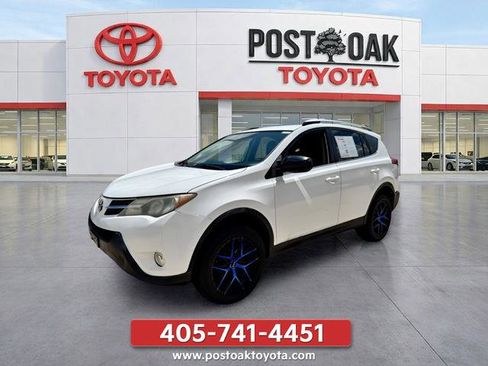 Used 2015 Toyota RAV4 LE FWD image 4