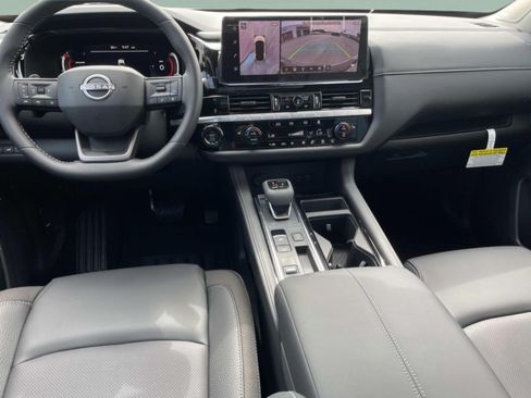 New 2026 Nissan Pathfinder SL FWD image 10