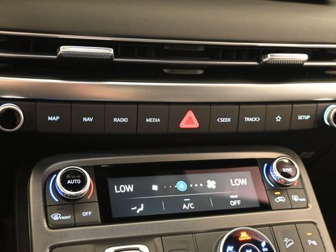 Used 2024 Hyundai Palisade Calligraphy image 15