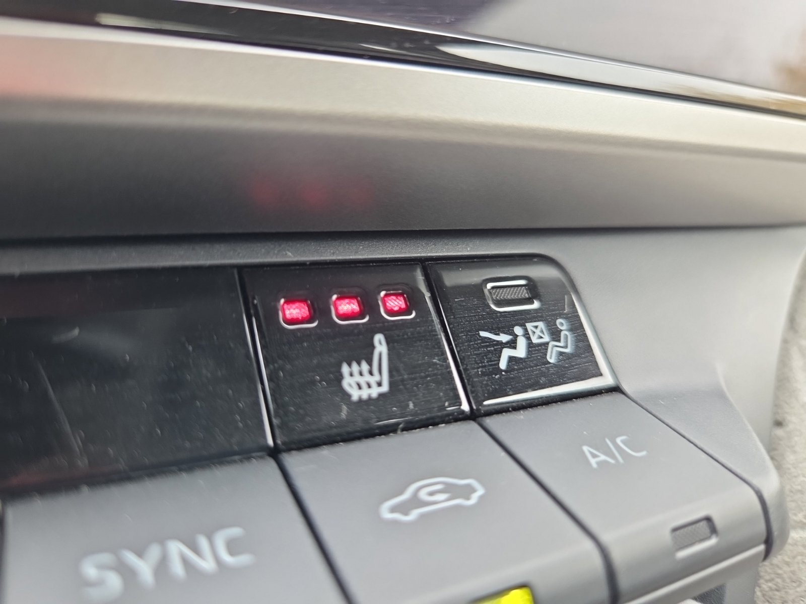 Used 2025 Toyota Camry XLE FWD image 30