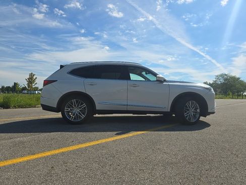 Used 2023 Acura MDX SH-AWD w/ Advance Package image 17