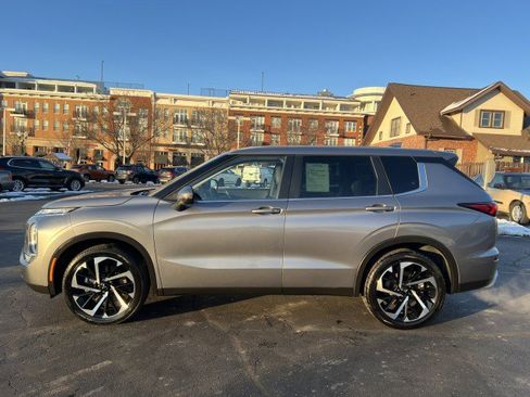 Used 2023 Mitsubishi Outlander SE image 4