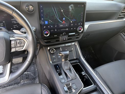 Used 2024 Lexus GX 550 w/ Accessory Package (Z1) AWD/4WD image 29
