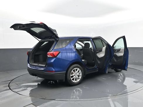 Used 2022 Chevrolet Equinox LS w/ LS Convenience Package AWD/4WD image 29