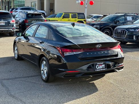 Used 2023 Hyundai Elantra SE FWD image 8
