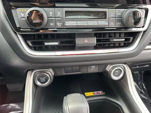 Used 2025 Toyota Grand Highlander AWD image 35