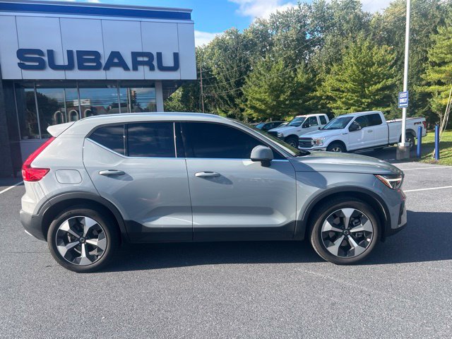 Used 2025 Volvo XC40 B5 Plus w/ Protection Package Premier AWD/4WD image 2