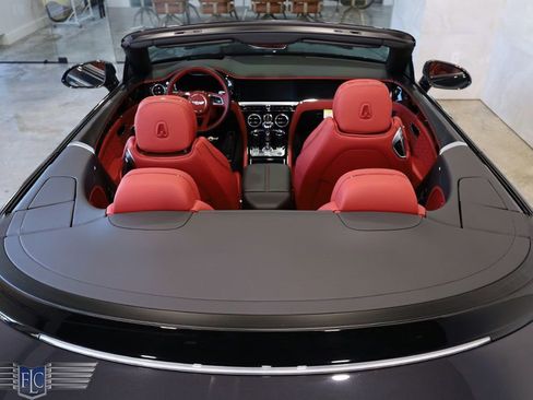 Used 2022 Bentley Continental GT V8 image 18