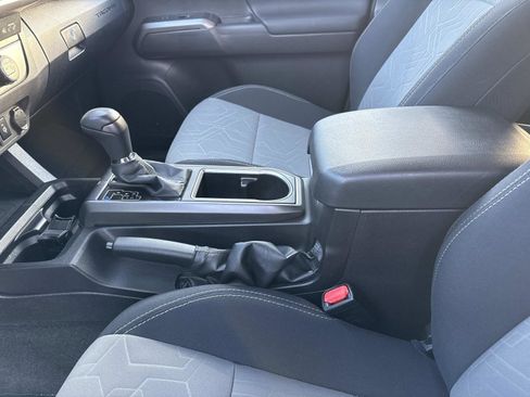 Used 2022 Toyota Tacoma TRD Sport image 14