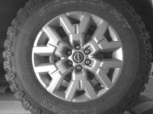 Used 2022 Nissan Frontier SV w/ Technology Package AWD/4WD image 12