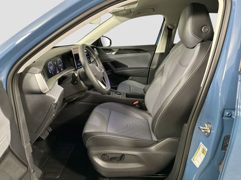 New 2025 Volkswagen Tiguan SE image 20