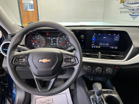 Used 2024 Chevrolet Trax LS w/ LS Convenience Package FWD image 17