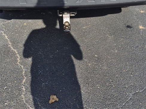 Certified 2020 Nissan Titan SV w/ SV Convenience Package image 9