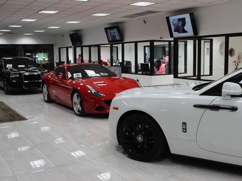 Used 2016 Ferrari California T RWD image 30