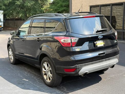 Used 2017 Ford Escape SE w/ Equipment Group 201A FWD image 8