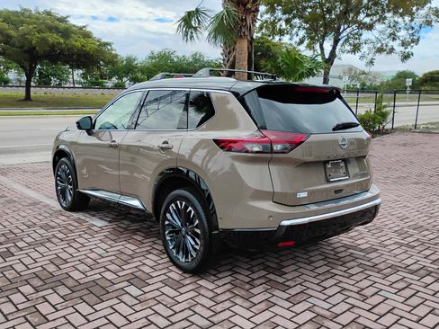 Used 2025 Nissan Rogue Platinum w/ Platinum Premium Package image 4