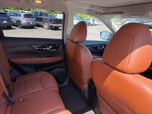 Used 2018 Nissan Rogue SL w/ Premium Package AWD/4WD image 23