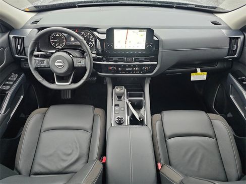 New 2025 Nissan Pathfinder SL image 14