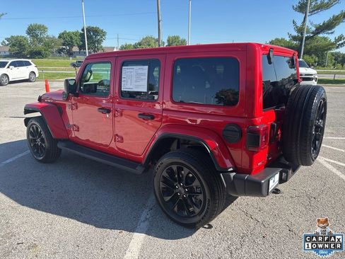 Used 2025 Jeep Wrangler Unlimited Sahara AWD/4WD image 18